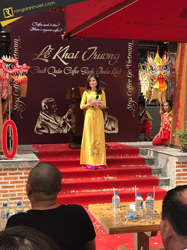 Người dẫn chương trình khai trương